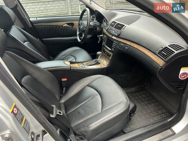 Мерседес Е-Клас 2008 у Костополе на Automoto.ua Сірий Мерседес Е-Клас, об'ємом двигуна 3 л та пробігом 295 тис. км за 11000 $, фото 11 на Automoto.ua