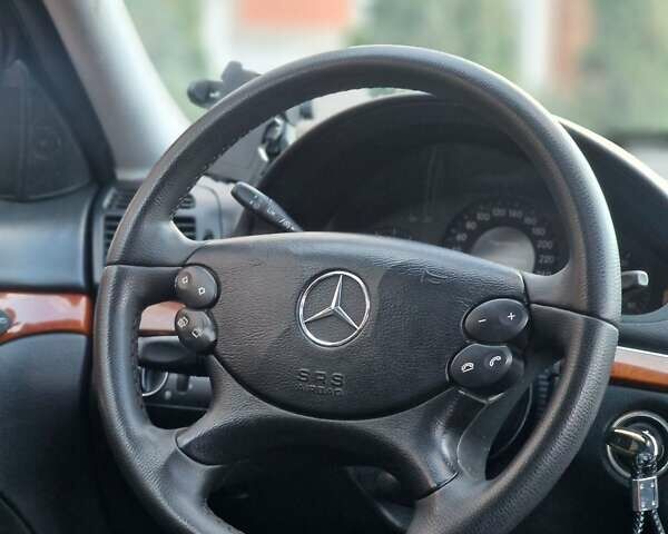 Сірий Мерседес Е-Клас, об'ємом двигуна 2.15 л та пробігом 410 тис. км за 7400 $, фото 1 на Automoto.ua