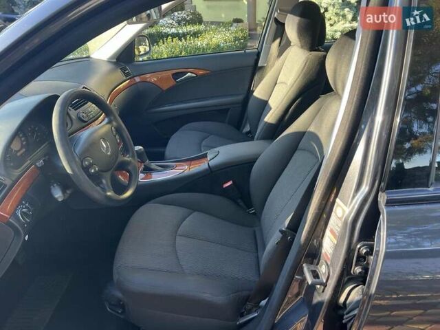 Серый Мерседес Е-Класс, объемом двигателя 2.2 л и пробегом 258 тыс. км за 11999 $, фото 21 на Automoto.ua