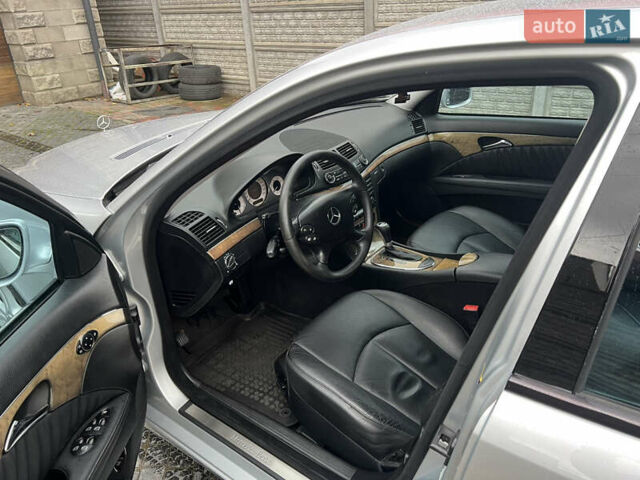 Мерседес Е-Клас 2008 у Костополе на Automoto.ua Сірий Мерседес Е-Клас, об'ємом двигуна 3 л та пробігом 295 тис. км за 11000 $, фото 10 на Automoto.ua