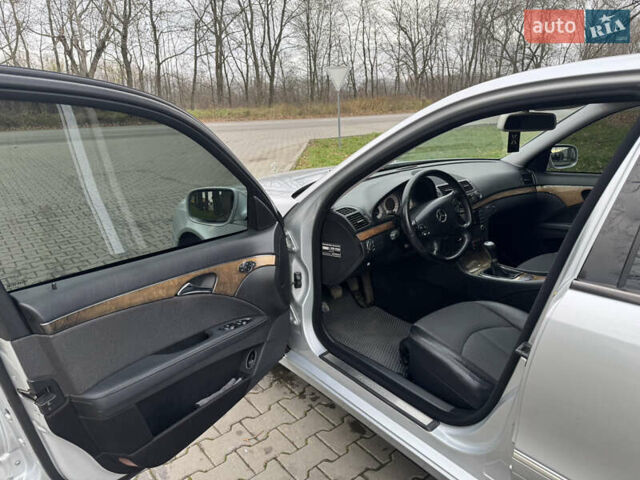 Сірий Мерседес Е-Клас, об'ємом двигуна 2.2 л та пробігом 253 тис. км за 8700 $, фото 8 на Automoto.ua