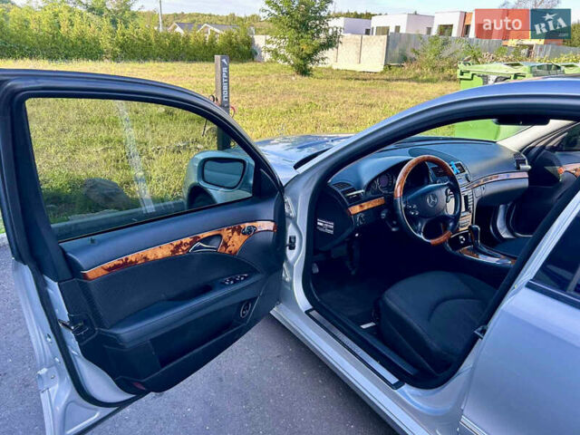 Серый Мерседес Е-Класс, объемом двигателя 2.1 л и пробегом 366 тыс. км за 11000 $, фото 7 на Automoto.ua