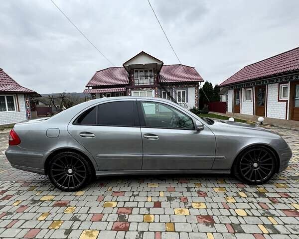 Серый Мерседес Е-Класс, объемом двигателя 2.2 л и пробегом 161 тыс. км за 9599 $, фото 4 на Automoto.ua