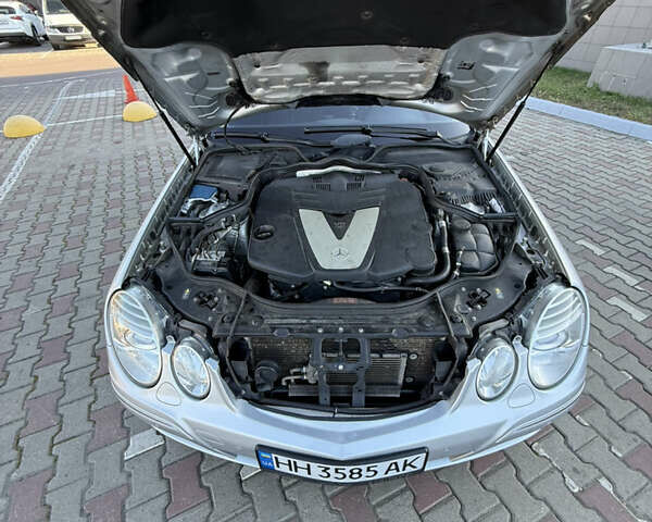 Серый Мерседес Е-Класс, объемом двигателя 3 л и пробегом 240 тыс. км за 15000 $, фото 31 на Automoto.ua