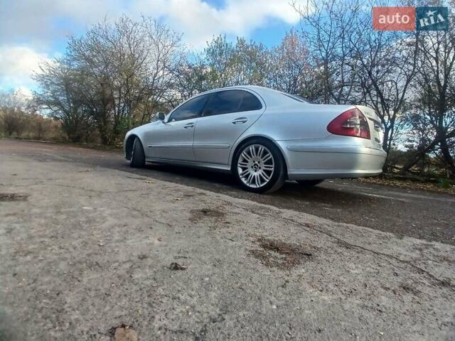 Серый Мерседес Е-Класс, объемом двигателя 3 л и пробегом 382 тыс. км за 10550 $, фото 4 на Automoto.ua