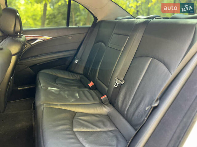 Серый Мерседес Е-Класс, объемом двигателя 2.2 л и пробегом 345 тыс. км за 11300 $, фото 8 на Automoto.ua