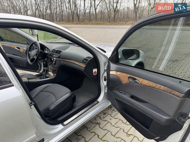 Сірий Мерседес Е-Клас, об'ємом двигуна 2.2 л та пробігом 253 тис. км за 8700 $, фото 10 на Automoto.ua