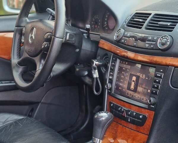 Сірий Мерседес Е-Клас, об'ємом двигуна 2.15 л та пробігом 410 тис. км за 7400 $, фото 6 на Automoto.ua