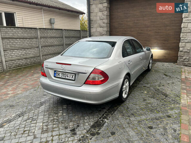 Мерседес Е-Клас 2008 у Костополе на Automoto.ua Сірий Мерседес Е-Клас, об'ємом двигуна 3 л та пробігом 295 тис. км за 11000 $, фото 5 на Automoto.ua