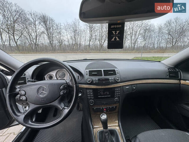 Сірий Мерседес Е-Клас, об'ємом двигуна 2.2 л та пробігом 253 тис. км за 8700 $, фото 19 на Automoto.ua