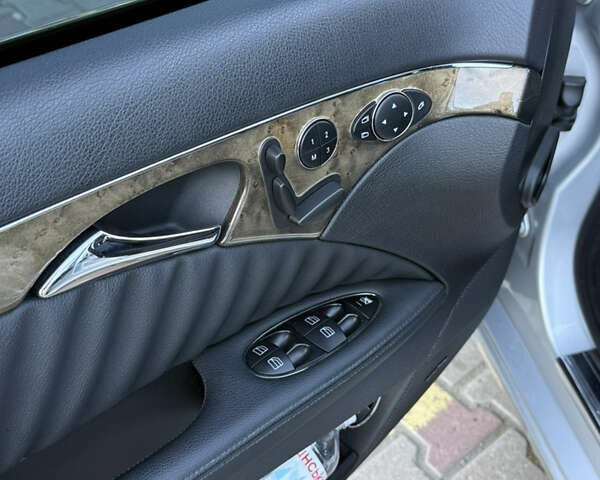 Серый Мерседес Е-Класс, объемом двигателя 3 л и пробегом 240 тыс. км за 15000 $, фото 10 на Automoto.ua