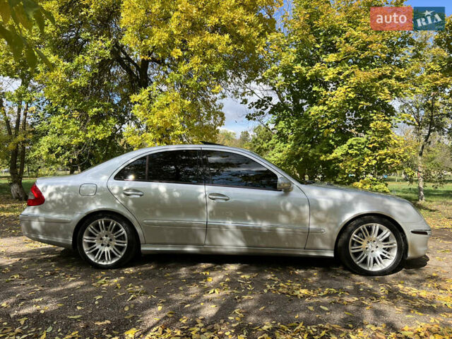 Серый Мерседес Е-Класс, объемом двигателя 2.2 л и пробегом 345 тыс. км за 11300 $, фото 1 на Automoto.ua
