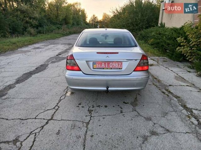 Сірий Мерседес Е-Клас, об'ємом двигуна 2.2 л та пробігом 300 тис. км за 2850 $, фото 3 на Automoto.ua