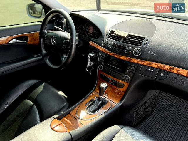 Мерседес Е-Клас 2008 у Києві на Automoto.ua Сірий Мерседес Е-Клас, об'ємом двигуна 2.2 л та пробігом 337 тис. км за 9600 $, фото 9 на Automoto.ua