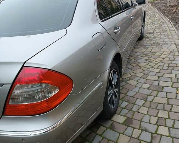 Серый Мерседес Е-Класс, объемом двигателя 2.15 л и пробегом 259 тыс. км за 10400 $, фото 52 на Automoto.ua