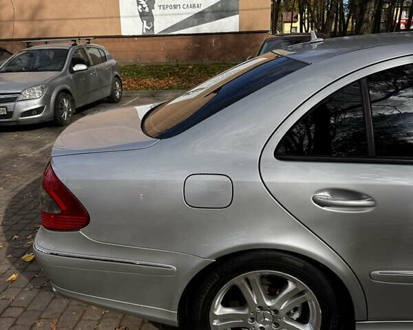Мерседес Е-Клас 2008 у Львові на Automoto.ua Сірий Мерседес Е-Клас, об'ємом двигуна 2.99 л та пробігом 319 тис. км за 11500 $, фото 19 на Automoto.ua