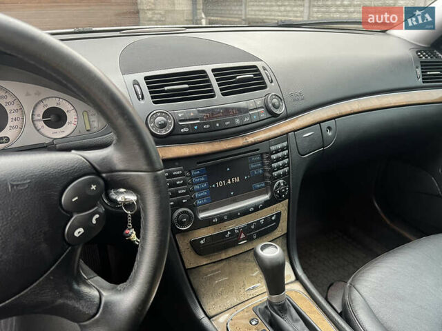 Мерседес Е-Клас 2008 у Костополе на Automoto.ua Сірий Мерседес Е-Клас, об'ємом двигуна 3 л та пробігом 295 тис. км за 11000 $, фото 12 на Automoto.ua