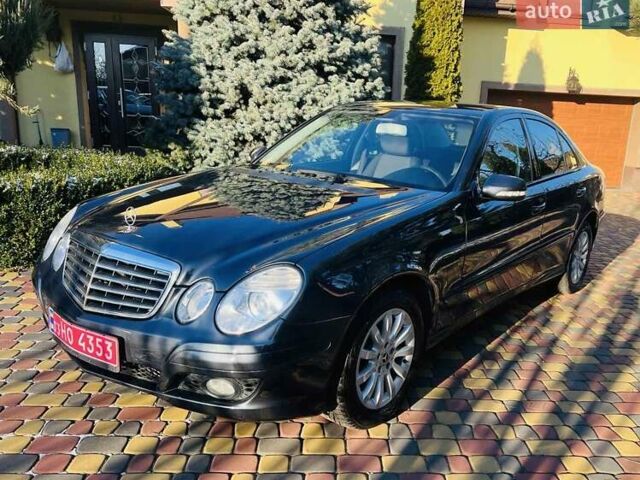Серый Мерседес Е-Класс, объемом двигателя 2.2 л и пробегом 258 тыс. км за 11999 $, фото 2 на Automoto.ua