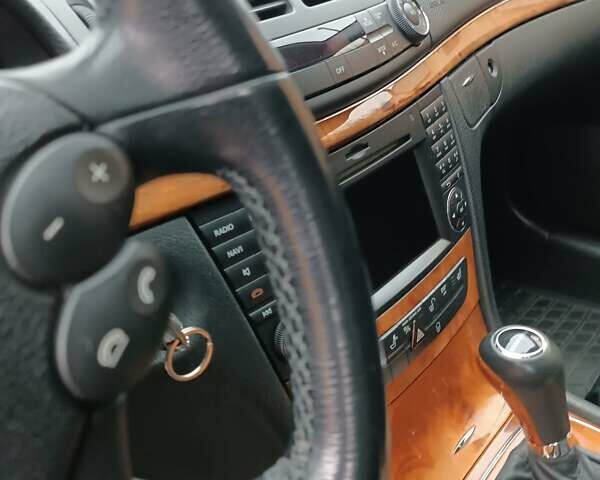 Серый Мерседес Е-Класс, объемом двигателя 2.15 л и пробегом 259 тыс. км за 10400 $, фото 19 на Automoto.ua