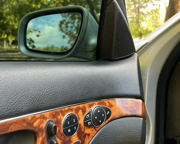 Серый Мерседес Е-Класс, объемом двигателя 2.2 л и пробегом 345 тыс. км за 11300 $, фото 7 на Automoto.ua