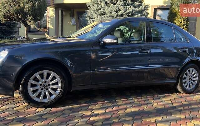 Серый Мерседес Е-Класс, объемом двигателя 2.2 л и пробегом 258 тыс. км за 11999 $, фото 3 на Automoto.ua