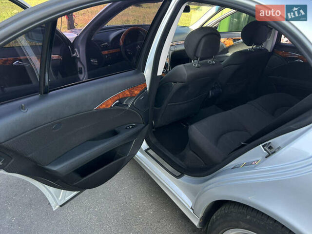 Серый Мерседес Е-Класс, объемом двигателя 2.1 л и пробегом 366 тыс. км за 11000 $, фото 9 на Automoto.ua