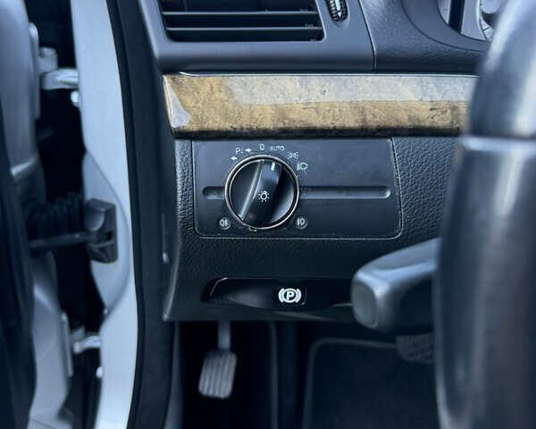 Серый Мерседес Е-Класс, объемом двигателя 3 л и пробегом 240 тыс. км за 15000 $, фото 24 на Automoto.ua