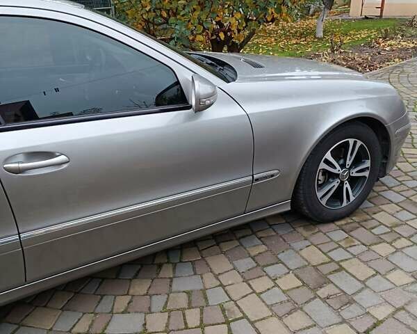 Серый Мерседес Е-Класс, объемом двигателя 2.15 л и пробегом 259 тыс. км за 10400 $, фото 9 на Automoto.ua