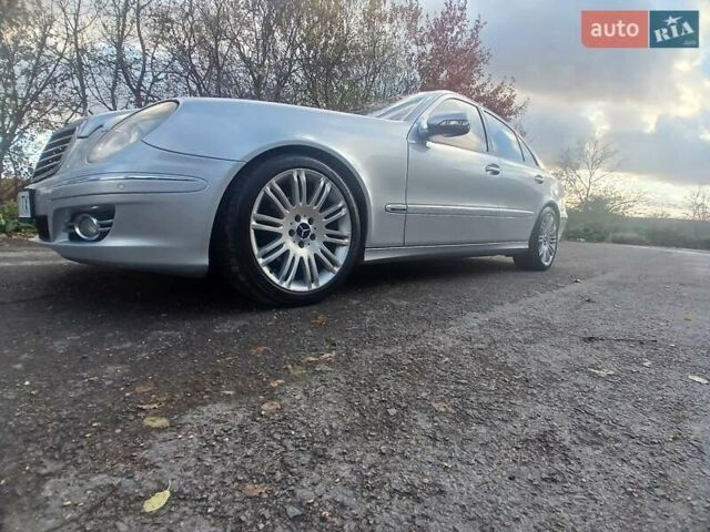 Серый Мерседес Е-Класс, объемом двигателя 3 л и пробегом 382 тыс. км за 10550 $, фото 6 на Automoto.ua