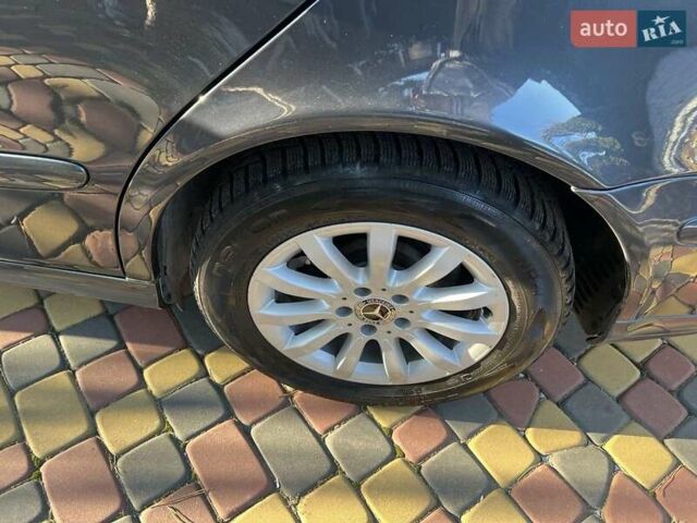 Серый Мерседес Е-Класс, объемом двигателя 2.2 л и пробегом 258 тыс. км за 11999 $, фото 11 на Automoto.ua