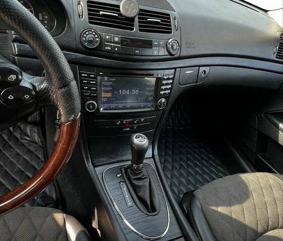 Серый Мерседес Е-Класс, объемом двигателя 2.1 л и пробегом 350 тыс. км за 9000 $, фото 10 на Automoto.ua