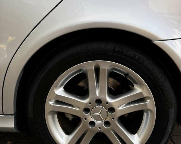 Мерседес Е-Клас 2008 у Львові на Automoto.ua Сірий Мерседес Е-Клас, об'ємом двигуна 2.99 л та пробігом 319 тис. км за 11500 $, фото 26 на Automoto.ua