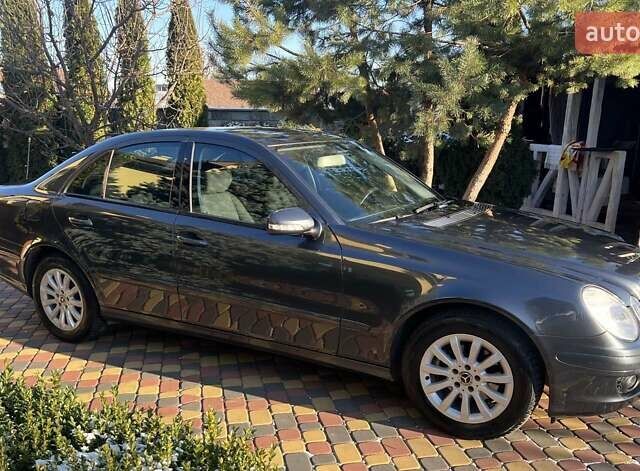 Серый Мерседес Е-Класс, объемом двигателя 2.2 л и пробегом 258 тыс. км за 11999 $, фото 7 на Automoto.ua