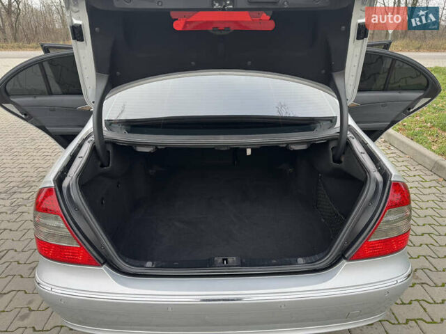 Сірий Мерседес Е-Клас, об'ємом двигуна 2.2 л та пробігом 253 тис. км за 8700 $, фото 12 на Automoto.ua