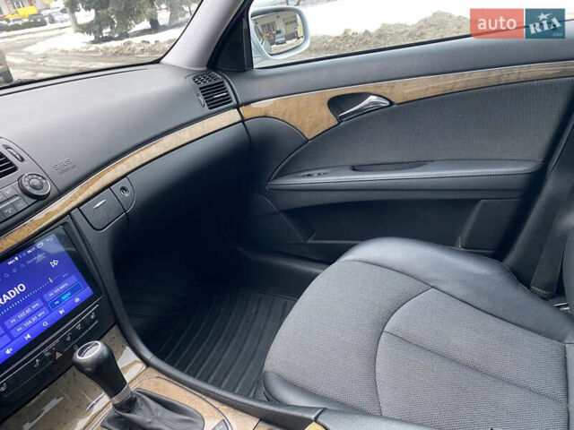 Сірий Мерседес Е-Клас, об'ємом двигуна 2.2 л та пробігом 259 тис. км за 9900 $, фото 59 на Automoto.ua