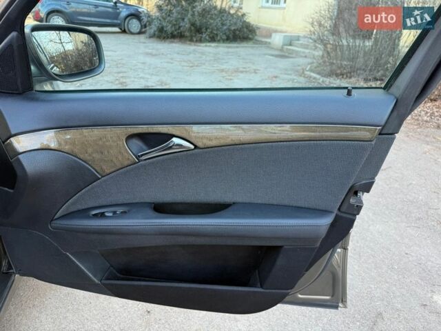 Сірий Мерседес Е-Клас, об'ємом двигуна 3 л та пробігом 192 тис. км за 10500 $, фото 63 на Automoto.ua