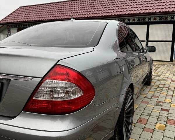 Серый Мерседес Е-Класс, объемом двигателя 2.2 л и пробегом 161 тыс. км за 9599 $, фото 7 на Automoto.ua