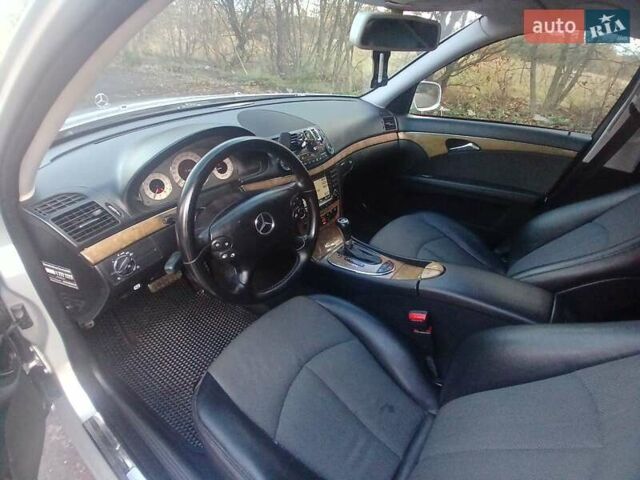 Серый Мерседес Е-Класс, объемом двигателя 3 л и пробегом 382 тыс. км за 10550 $, фото 15 на Automoto.ua