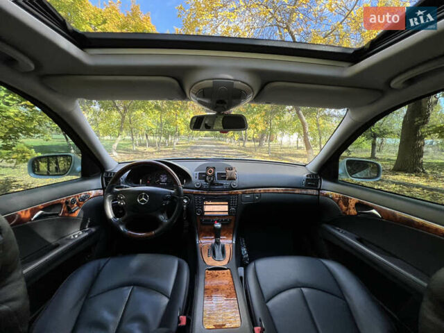 Серый Мерседес Е-Класс, объемом двигателя 2.2 л и пробегом 345 тыс. км за 11300 $, фото 10 на Automoto.ua