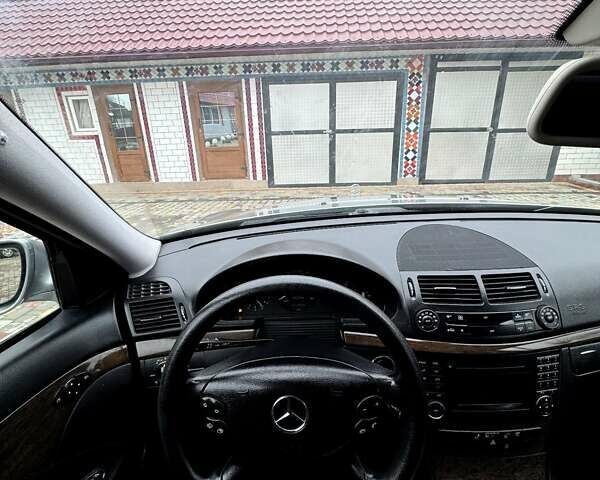 Серый Мерседес Е-Класс, объемом двигателя 2.2 л и пробегом 161 тыс. км за 9599 $, фото 13 на Automoto.ua
