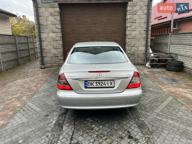 Мерседес Е-Клас 2008 у Костополе на Automoto.ua Сірий Мерседес Е-Клас, об'ємом двигуна 3 л та пробігом 295 тис. км за 11000 $, фото 6 на Automoto.ua