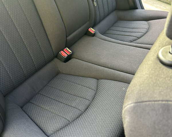 Серый Мерседес Е-Класс, объемом двигателя 2.15 л и пробегом 249 тыс. км за 13100 $, фото 53 на Automoto.ua