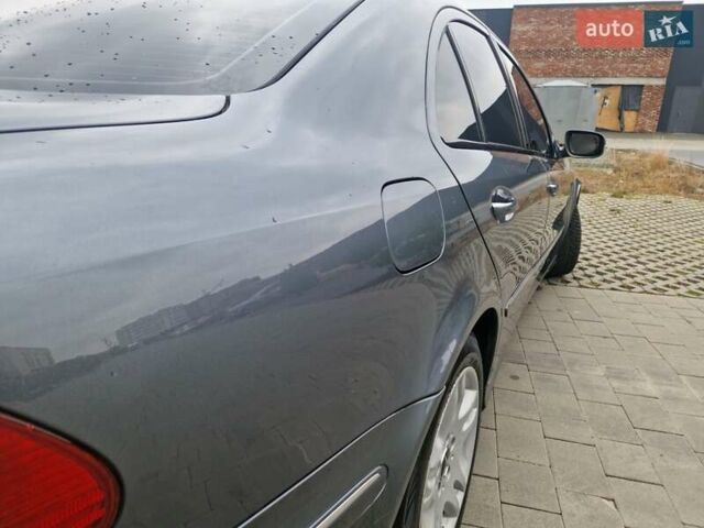 Серый Мерседес Е-Класс, объемом двигателя 1.8 л и пробегом 256 тыс. км за 8600 $, фото 3 на Automoto.ua