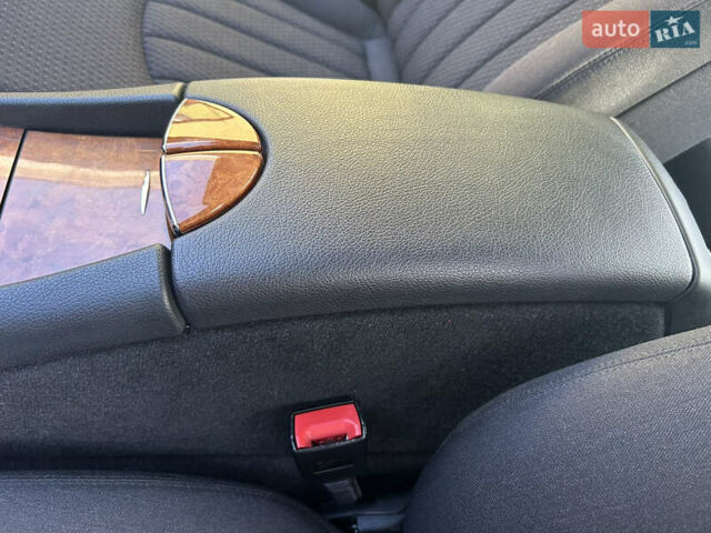 Серый Мерседес Е-Класс, объемом двигателя 2.15 л и пробегом 249 тыс. км за 13100 $, фото 47 на Automoto.ua