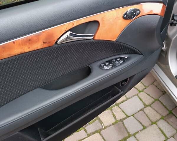 Серый Мерседес Е-Класс, объемом двигателя 2.15 л и пробегом 259 тыс. км за 10400 $, фото 25 на Automoto.ua