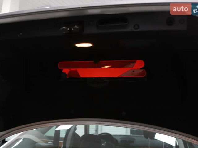 Сірий Мерседес Е-Клас, об'ємом двигуна 2.2 л та пробігом 194 тис. км за 14899 $, фото 86 на Automoto.ua