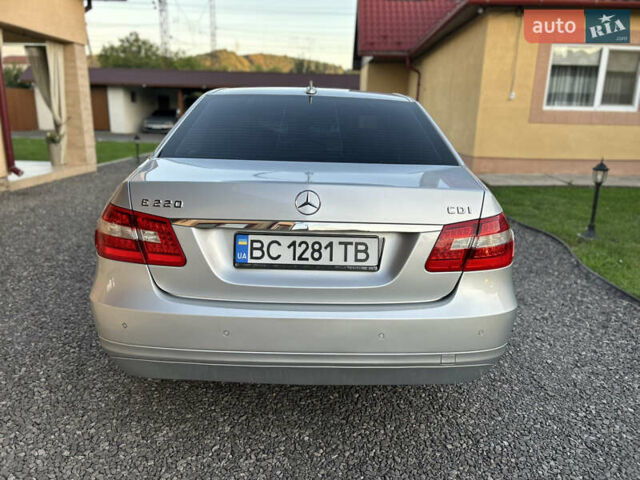 Сірий Мерседес Е-Клас, об'ємом двигуна 2.2 л та пробігом 280 тис. км за 11750 $, фото 6 на Automoto.ua