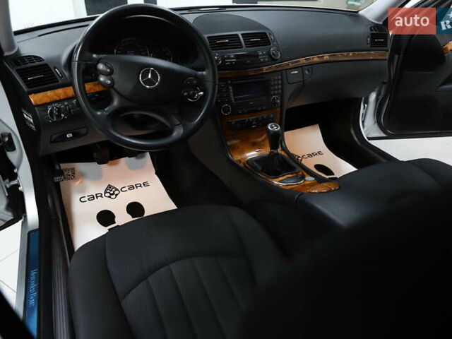 Сірий Мерседес Е-Клас, об'ємом двигуна 2.2 л та пробігом 194 тис. км за 14899 $, фото 77 на Automoto.ua