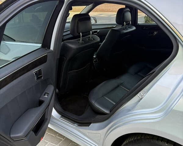 Сірий Мерседес Е-Клас, об'ємом двигуна 2.2 л та пробігом 171 тис. км за 12600 $, фото 17 на Automoto.ua