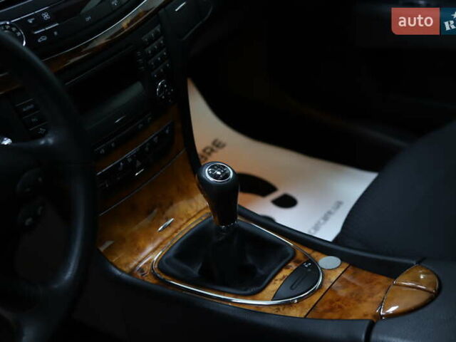Сірий Мерседес Е-Клас, об'ємом двигуна 2.2 л та пробігом 194 тис. км за 14899 $, фото 62 на Automoto.ua